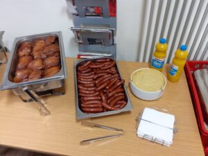 Buffet mit Speisen fuer eine Veranstaltung